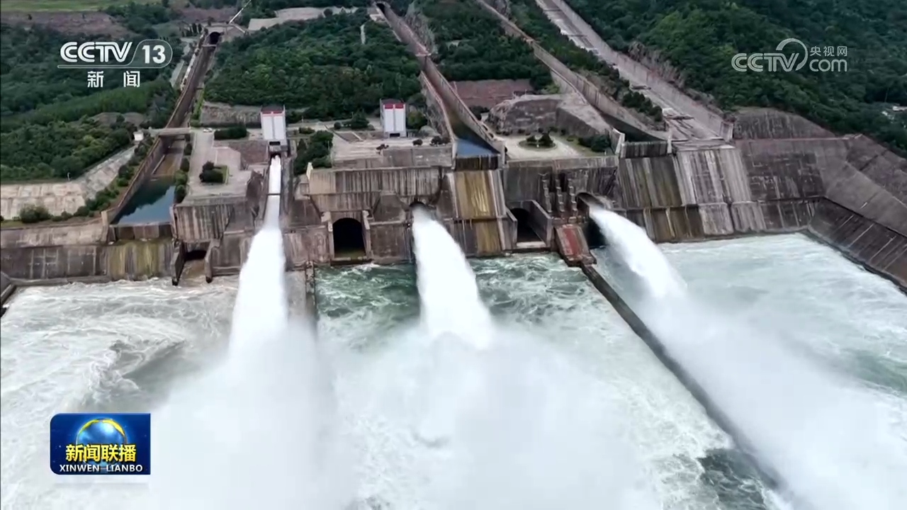 提出“建设有中国特色的社会主义”（伟大征程）