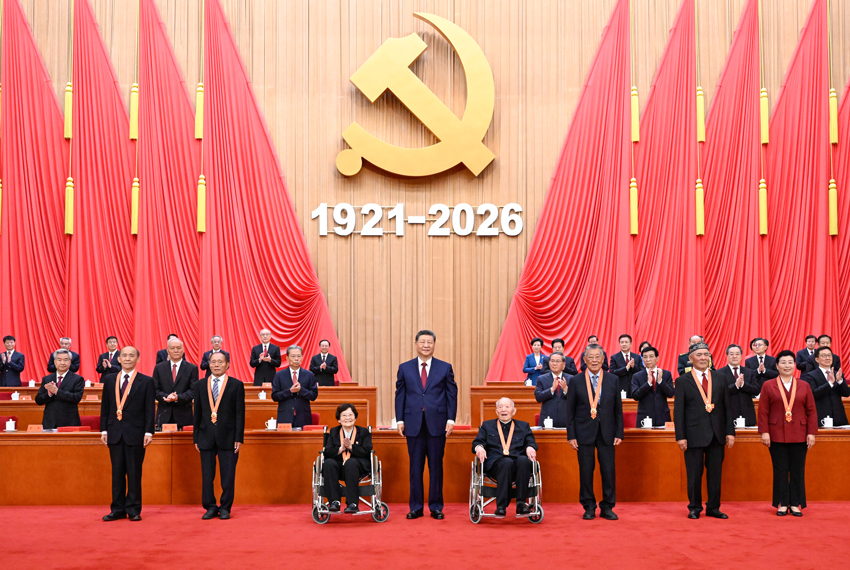 叶诗文骨折