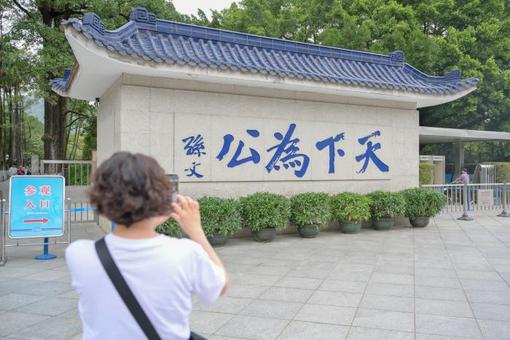 他一搂我就知道跑不了了